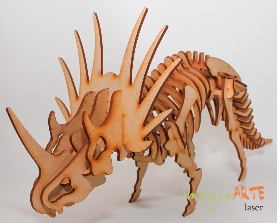 Stiracosaurio